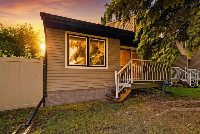 18 96 Holmes Street , Red Deer