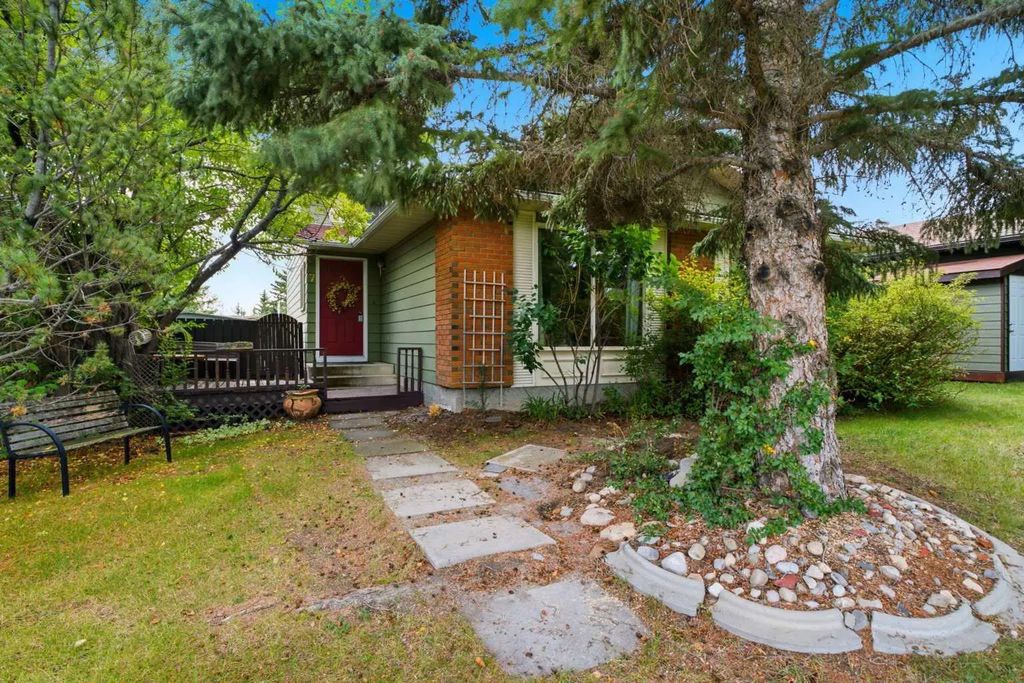 7 Glenport Road E, Cochrane