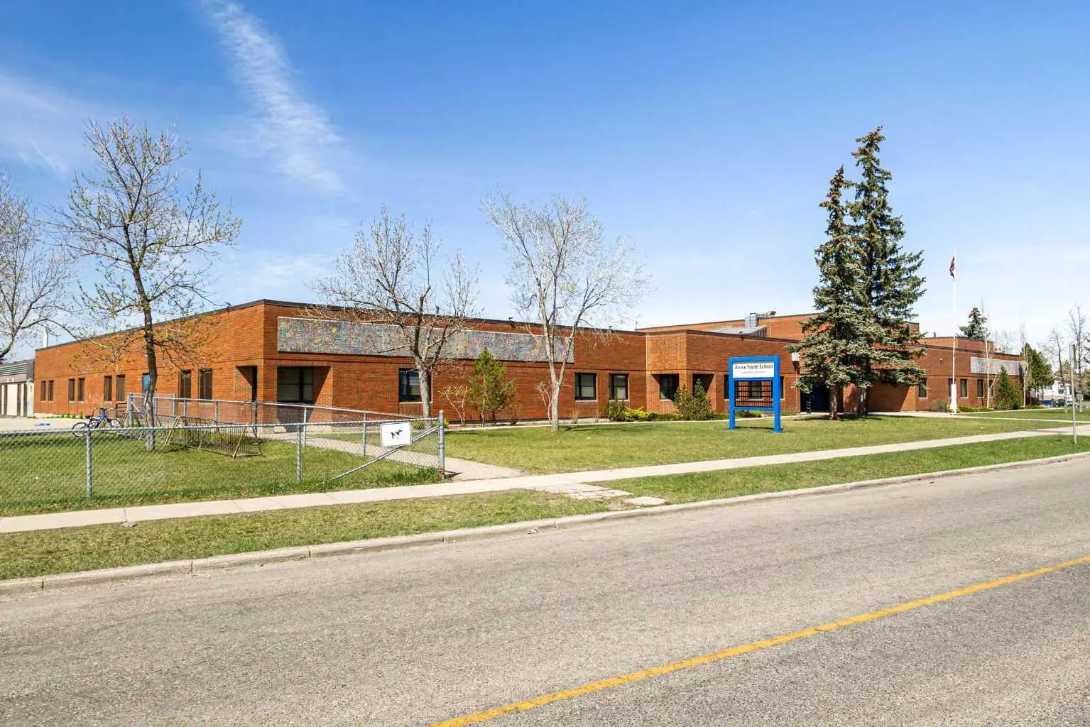 252 Templeview Way Ne Calgary Alberta T1Y 3Y9 Temple Home For Sale