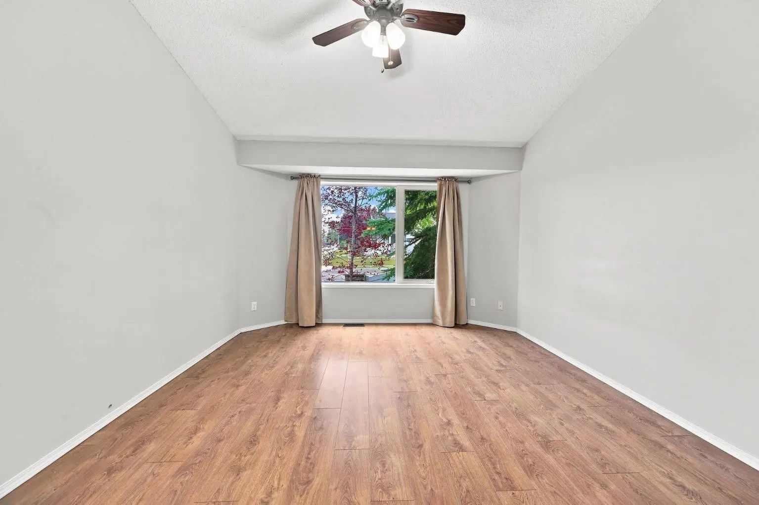 4 Douglasview Park Se Calgary Alberta T2Z2E9 Douglasdale/Glen Home For Sale