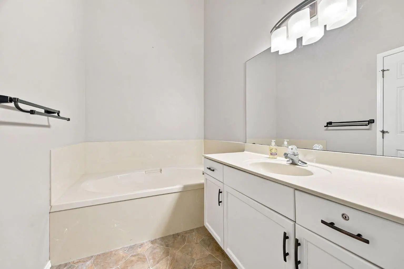 4 Douglasview Park Se Calgary Alberta T2Z2E9 Douglasdale/Glen Home For Sale