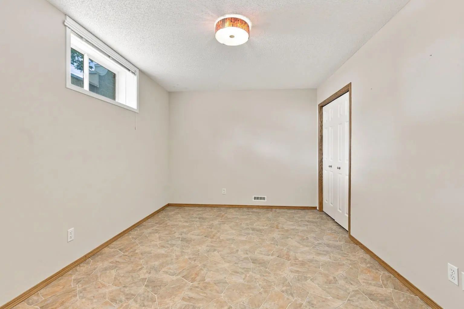 4 Douglasview Park Se Calgary Alberta T2Z2E9 Douglasdale/Glen Home For Sale