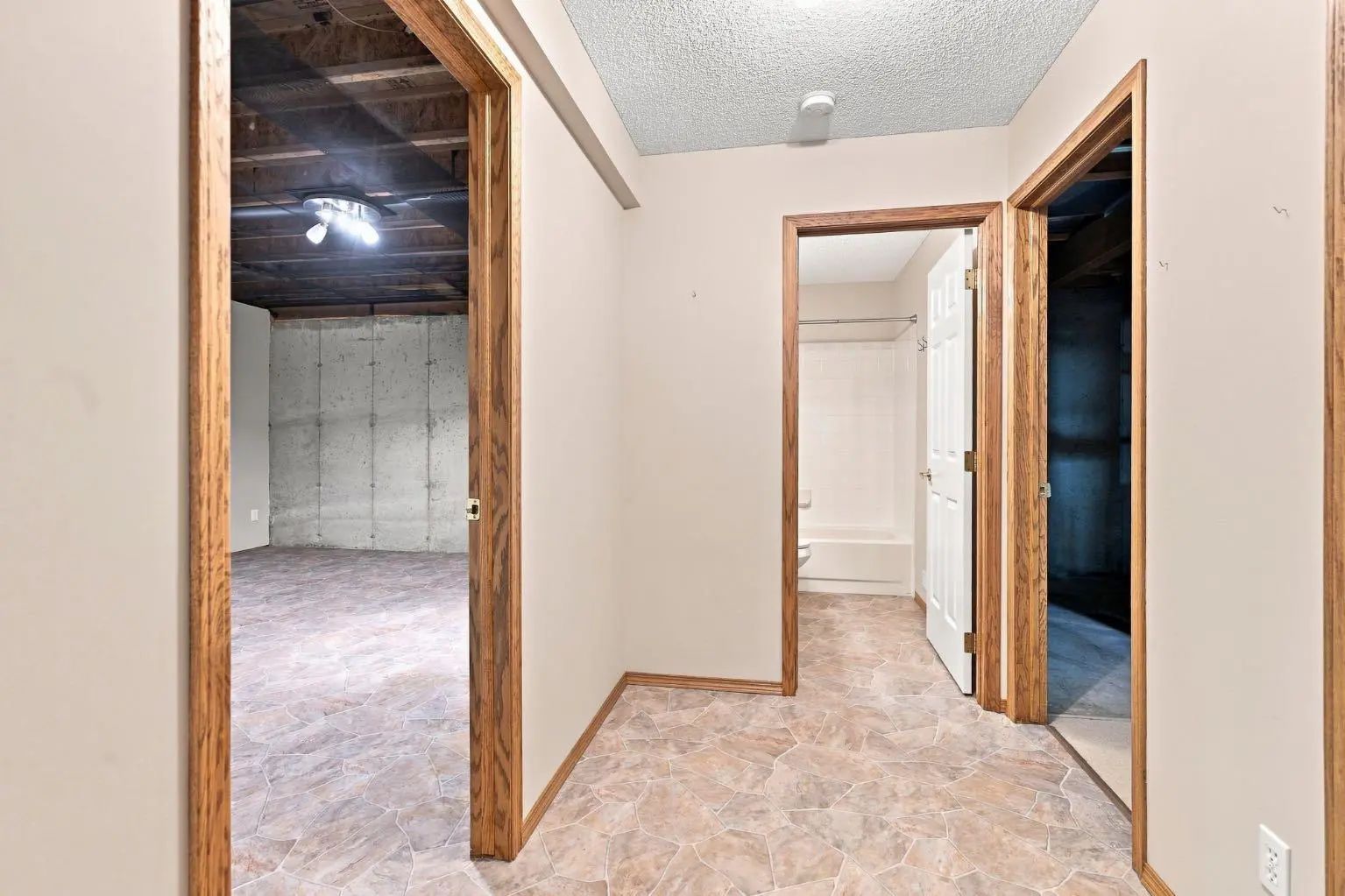 4 Douglasview Park Se Calgary Alberta T2Z2E9 Douglasdale/Glen Home For Sale