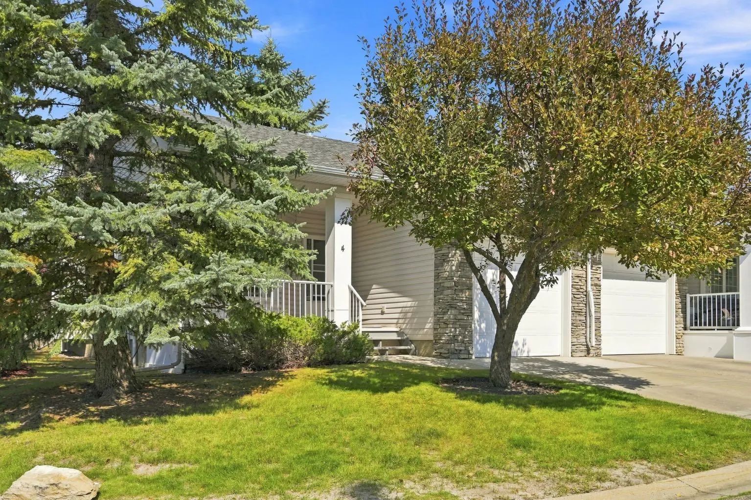 4 Douglasview Park Se Calgary Alberta T2Z2E9 Douglasdale/Glen Home For Sale