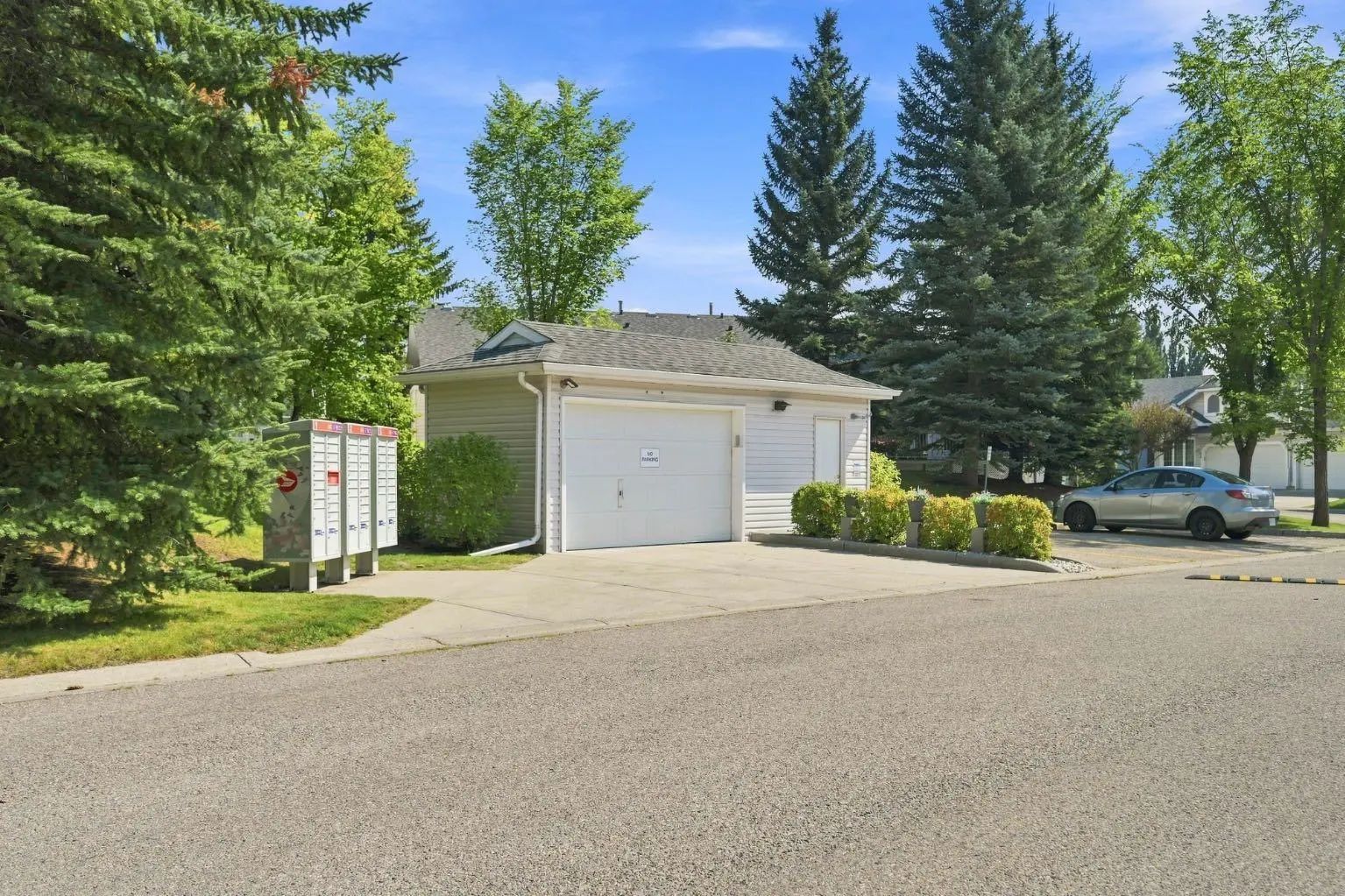 4 Douglasview Park Se Calgary Alberta T2Z2E9 Douglasdale/Glen Home For Sale