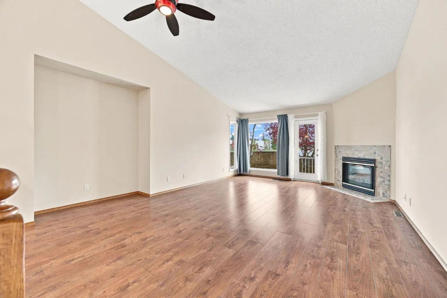 4 Douglasview Park Se Calgary Alberta T2Z2E9 Douglasdale/Glen Home For Sale
