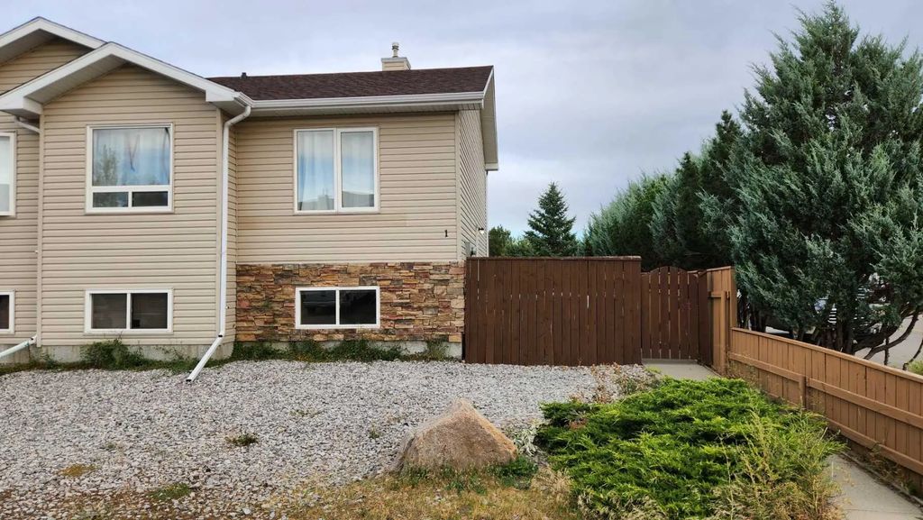 1 720 Heritage Boulevard W, Lethbridge