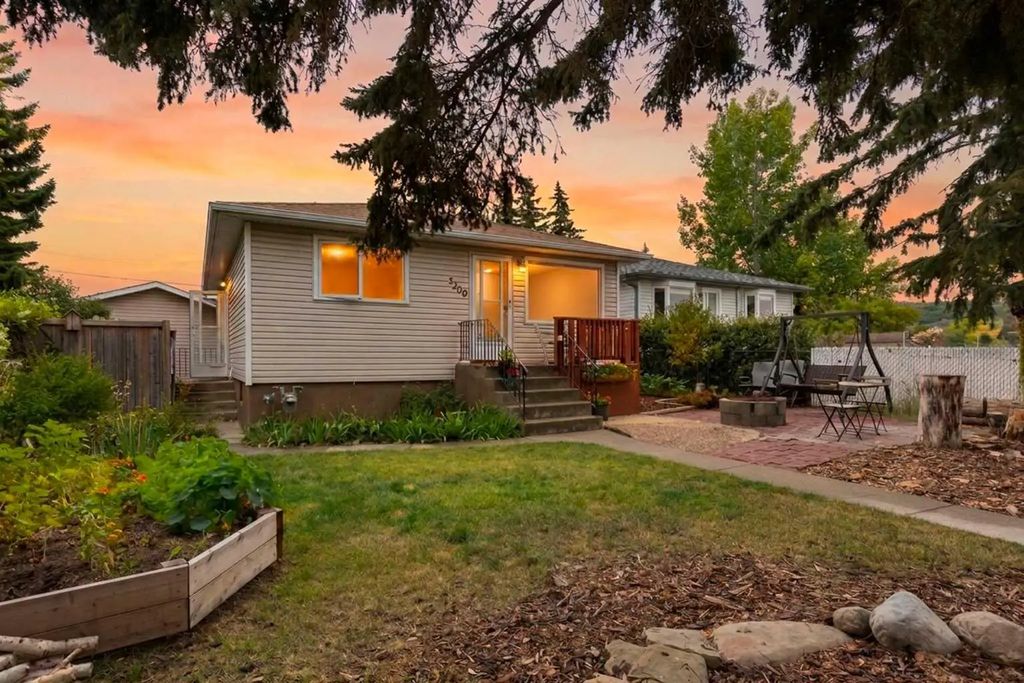 3708 66 Street Nw, Calgary