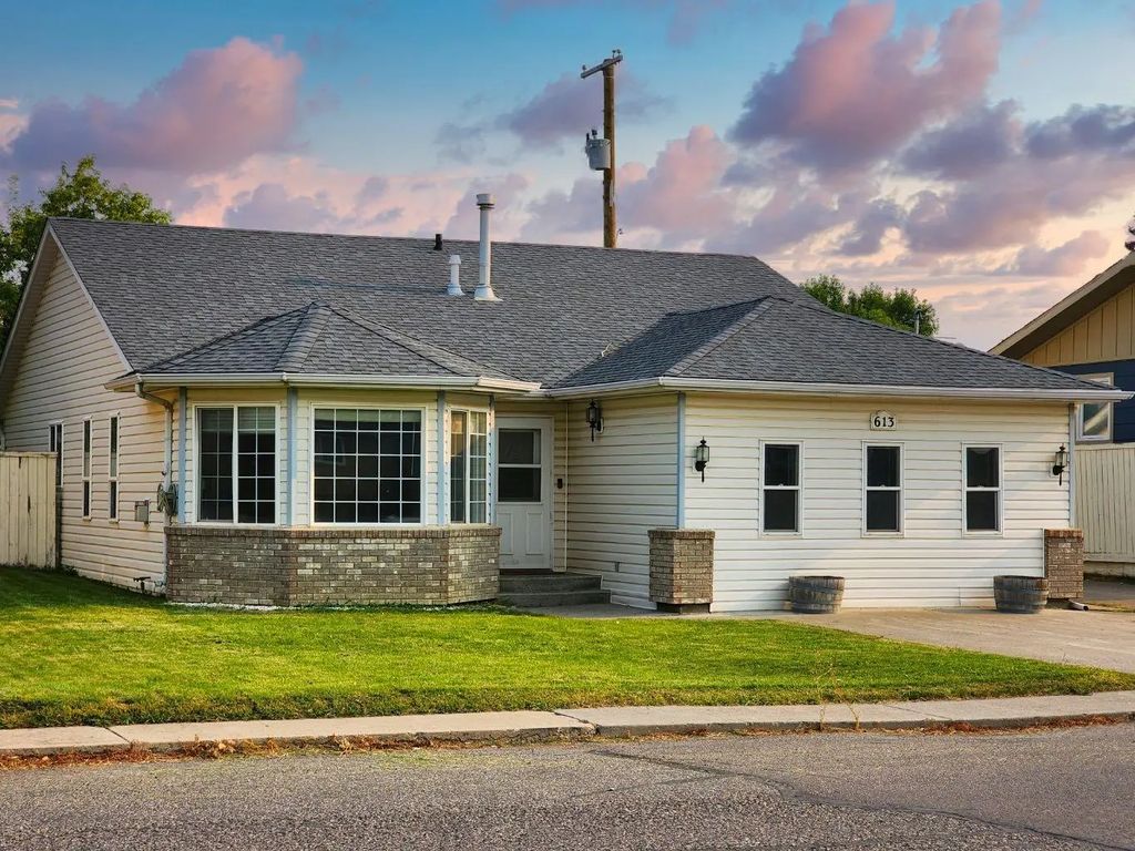 613 26 Th Street , Fort Macleod