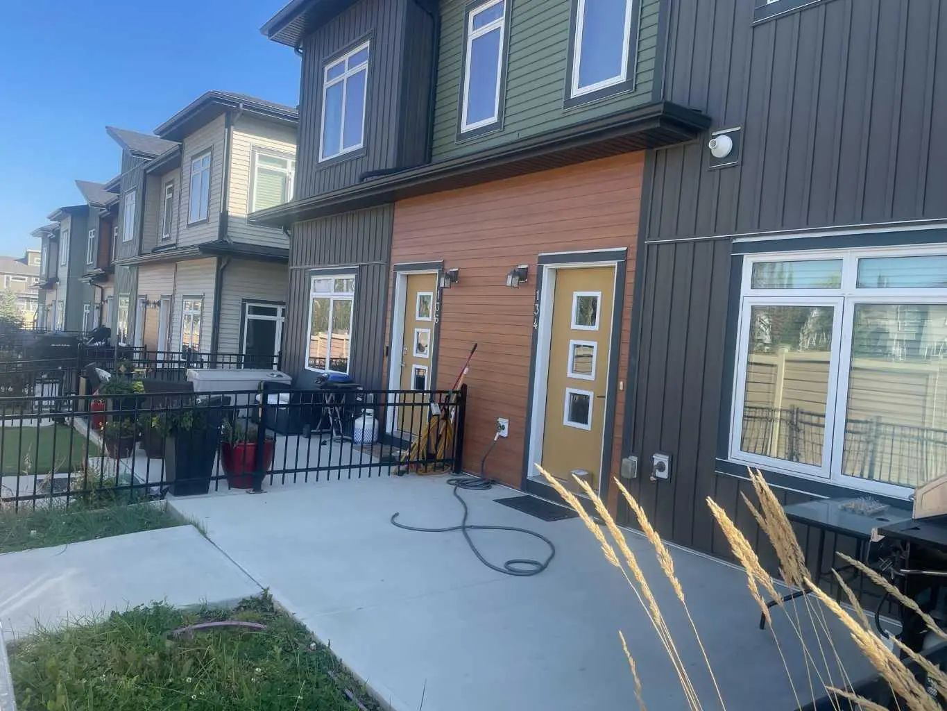 134 Sage Bluff Circle Northwest, Calgary – Residential Row/Townhouse Listing Photo 2
