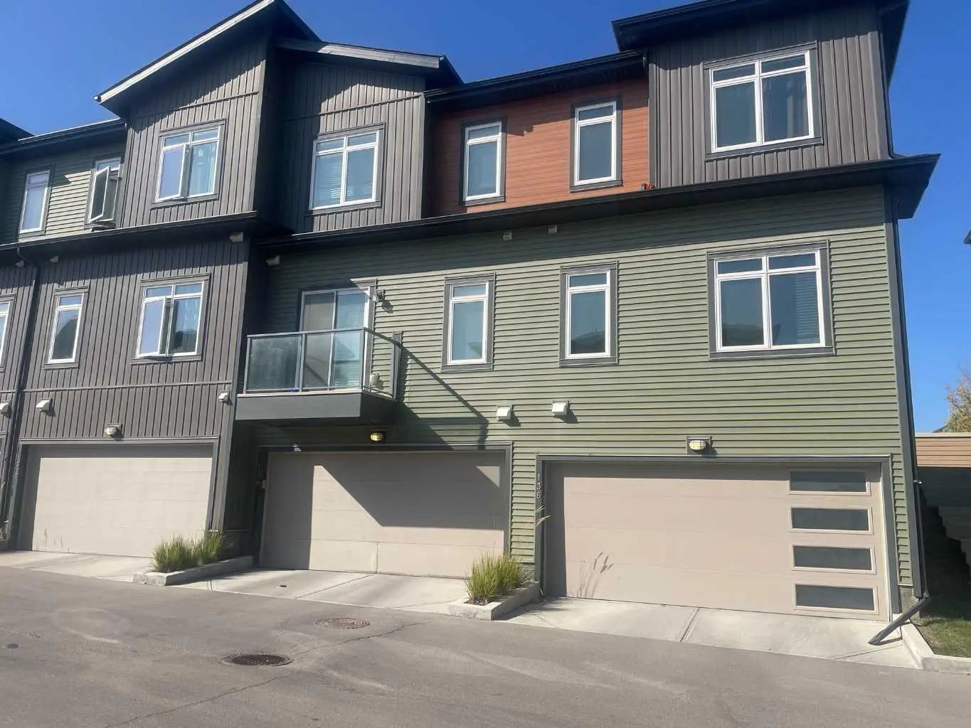 134 Sage Bluff Circle Northwest, Calgary – Residential Row/Townhouse Listing Photo 3