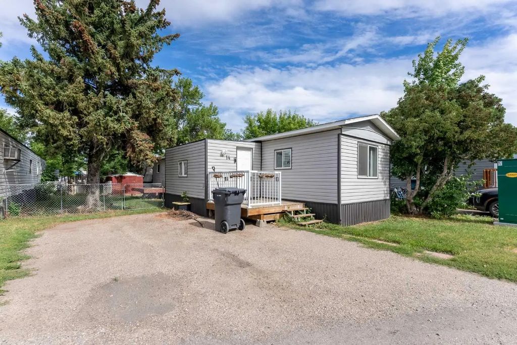 14 5301 2 Street , Coalhurst