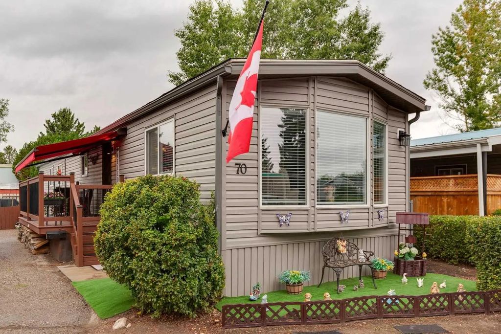 70 3223 83 Street Nw, Calgary