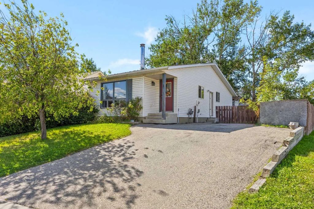 3 Emberdale Way Se, Airdrie