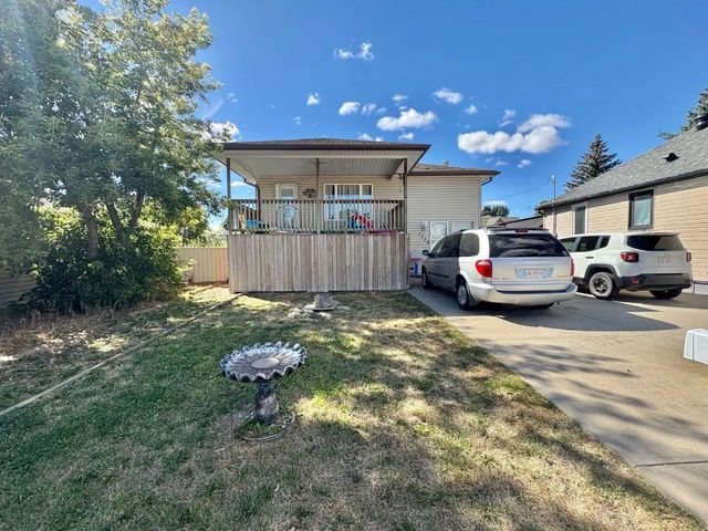 1220 9 Street N, Lethbridge