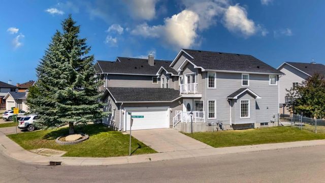 28 Coral Reef Link Ne, Calgary
