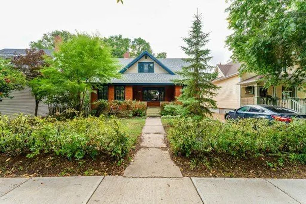 275 3 Ave E  , Drumheller