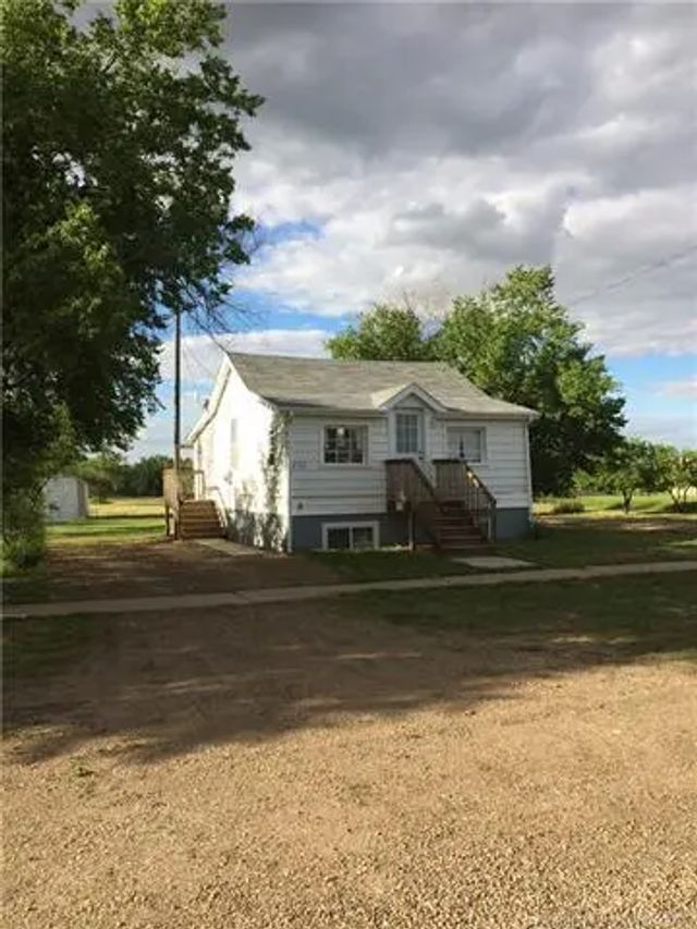132 3 Avenue E, Empress