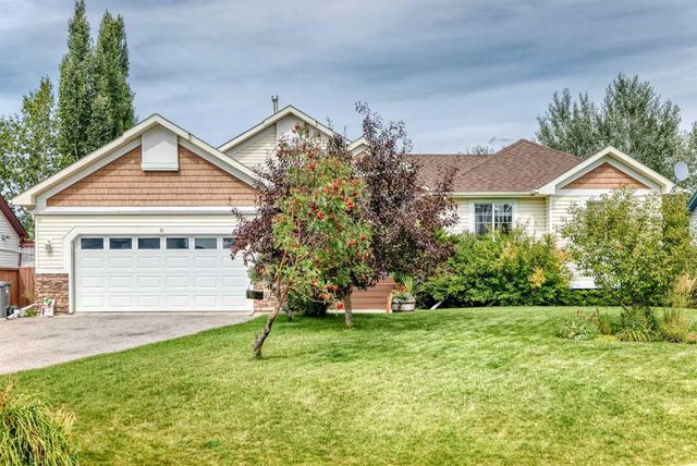 27 Lloyd Crescent Ne, Langdon