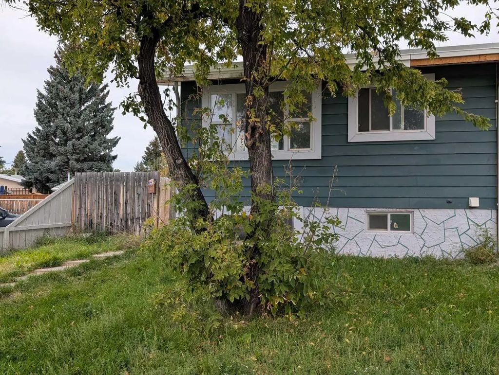 2011 18 Avenue N, Lethbridge