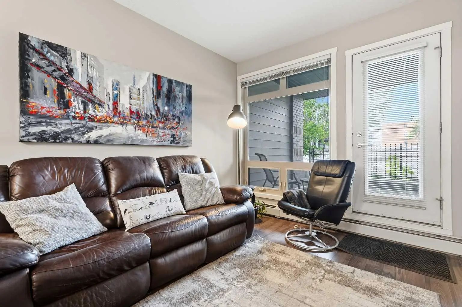 121 823 5 Avenue Northwest, Calgary – Residential Apartment Listing Photo 2