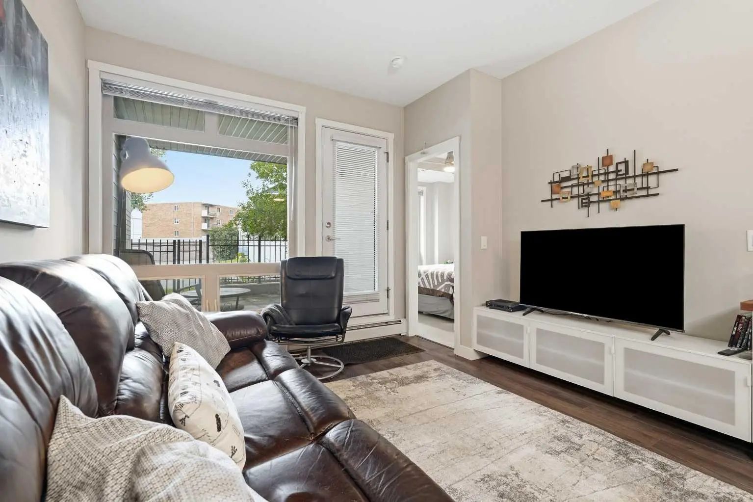 121 823 5 Avenue Northwest, Calgary – Residential Apartment Listing Photo 3