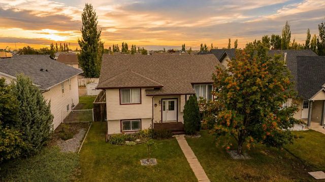 30 Kirkland Close , Red Deer