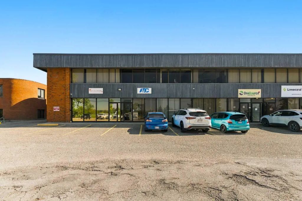 Bay 2 2616 16 Street Ne, Calgary