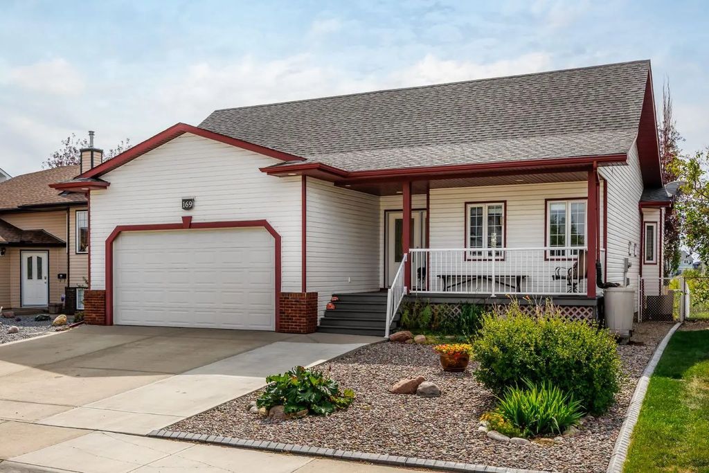 169 Parklane Drive , Strathmore