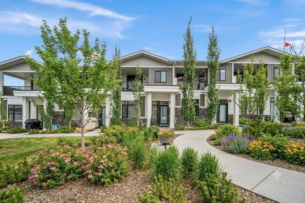 210 Crestbrook Common Sw, Calgary