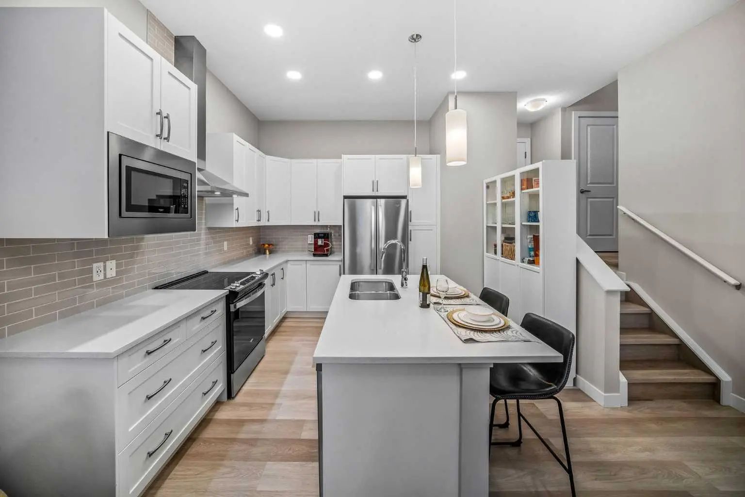 210 Crestbrook Common Southwest, Calgary – Residential Row/Townhouse Listing Photo 10