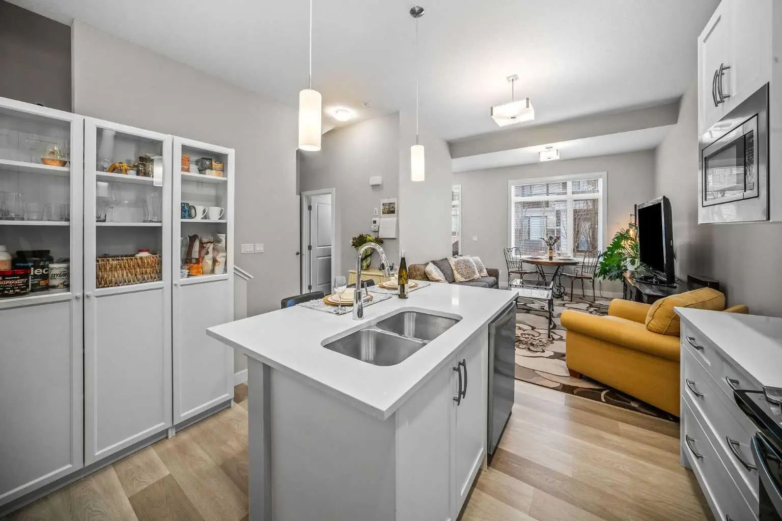 210 Crestbrook Common Southwest, Calgary – Residential Row/Townhouse Listing Photo 12