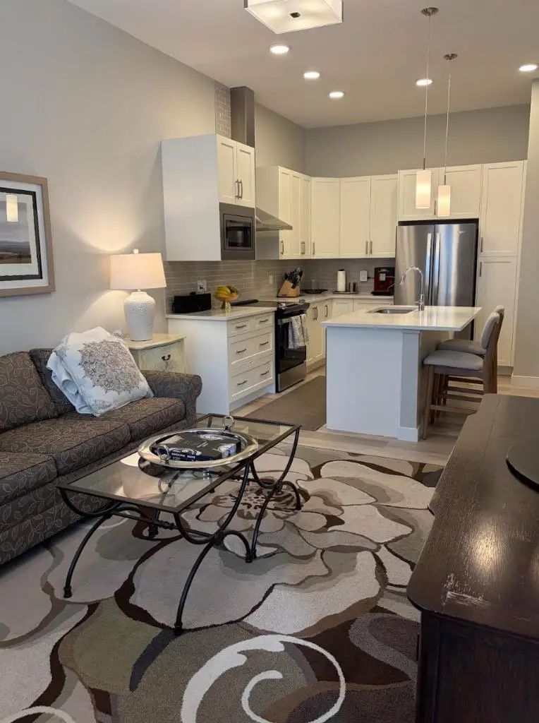 210 Crestbrook Common Southwest, Calgary – Residential Row/Townhouse Listing Photo 4