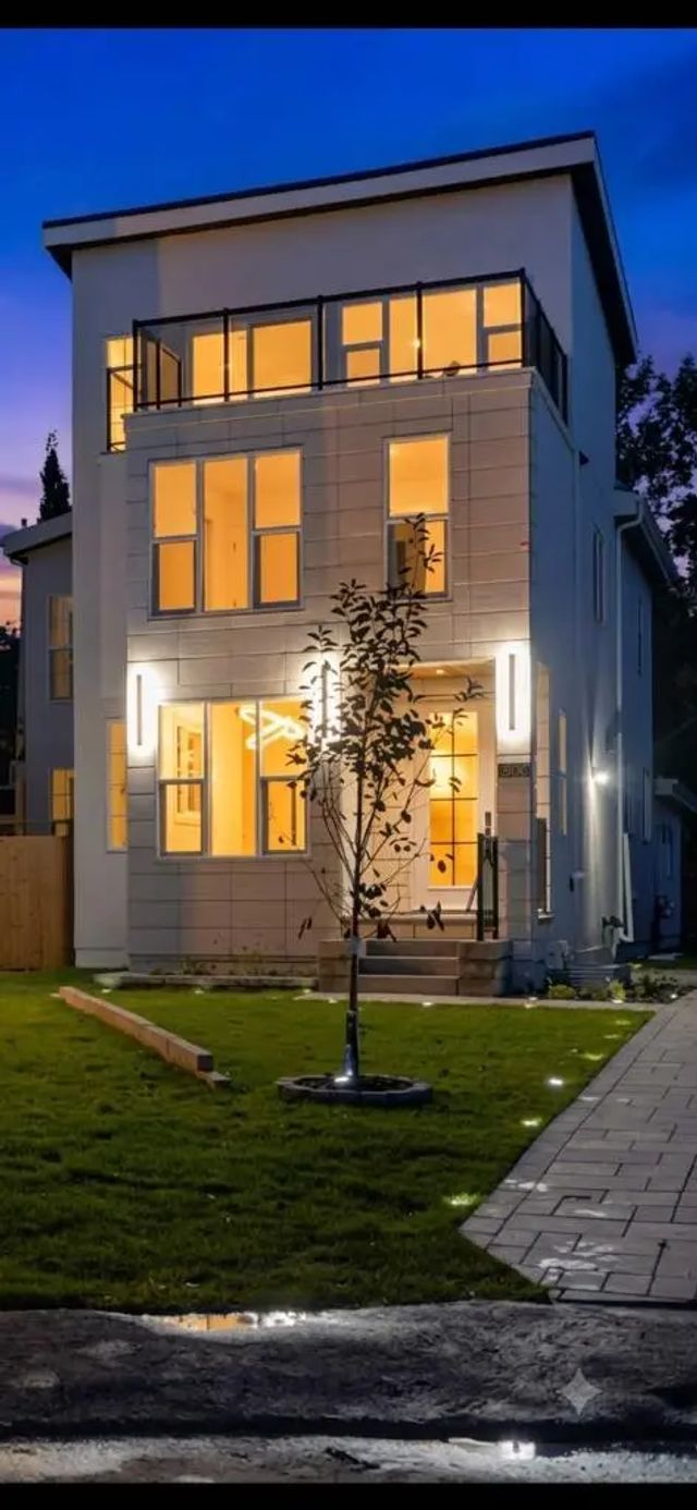 2826 31 Street Sw, Calgary