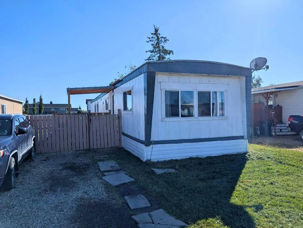 50 9824 104 Avenue , Clairmont