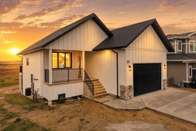 37 Maclean Close , Blackfalds