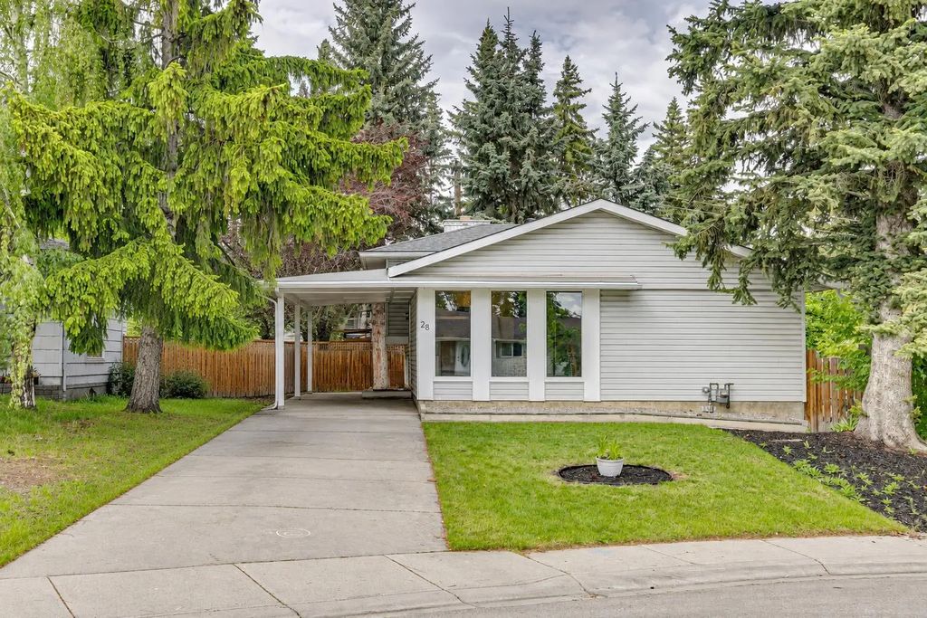 28 Cantrell Bay Sw, Calgary