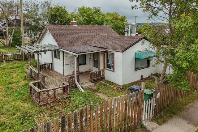 5006 47 Avenue , Ponoka