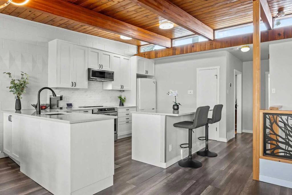 3910 12 Avenue Sw, Calgary