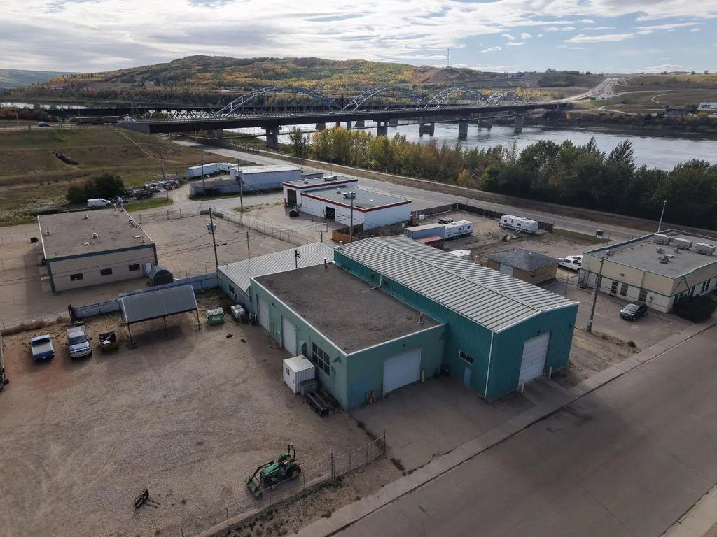 9503-9519 90 Avenue , Peace River