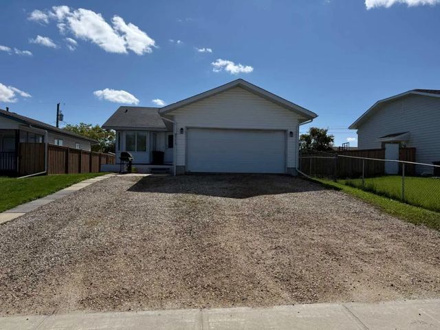 9713 105 Avenue , Clairmont
