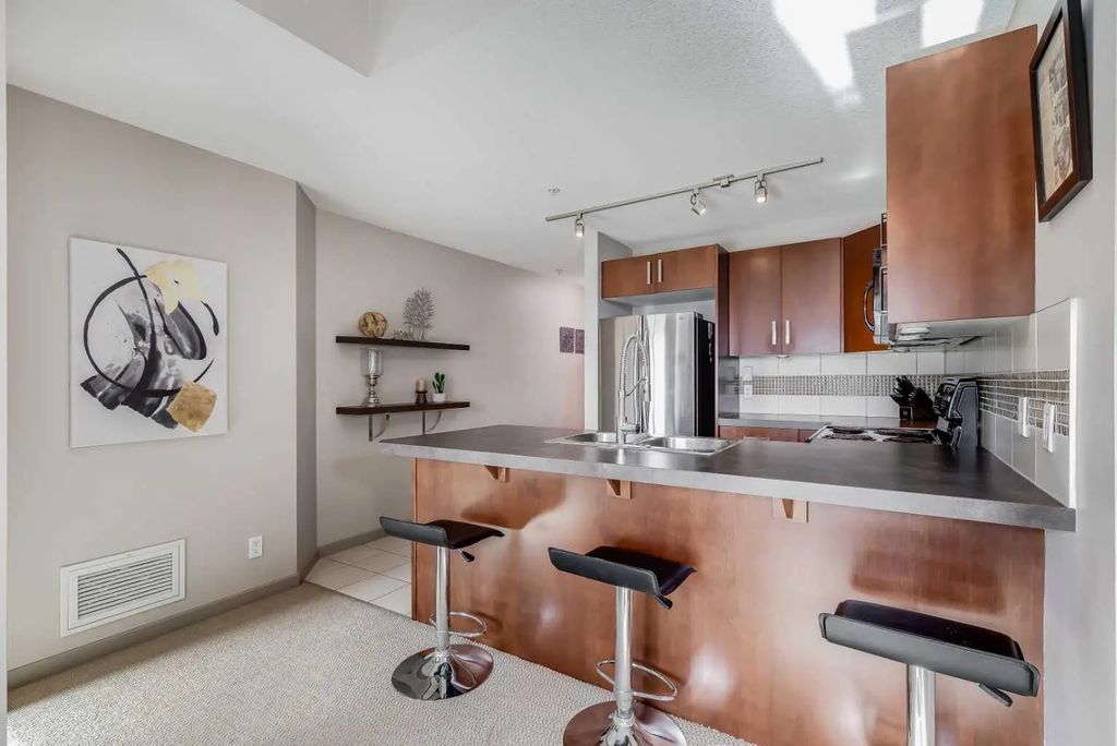 205 210 15 Avenue Se, Calgary