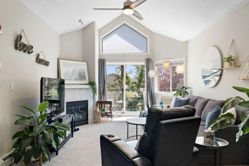 1301 7451 Springbank Boulevard SW, Calgary
