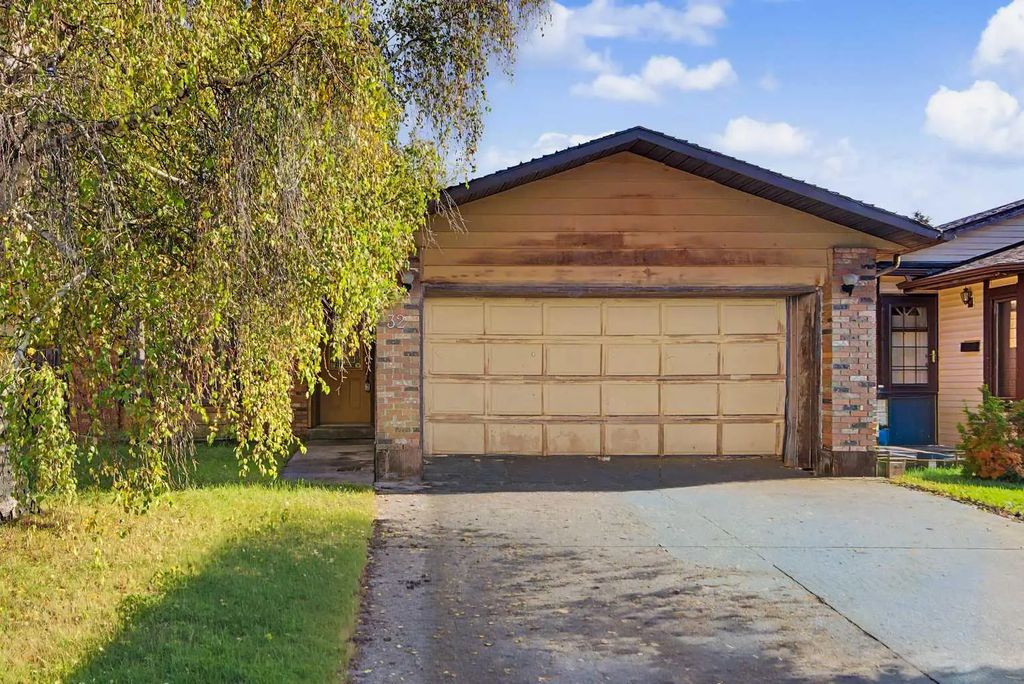 32 Deersaxon Circle Se, Calgary