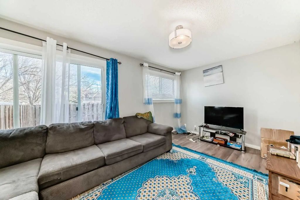 57 5520 1 Avenue SE, Calgary