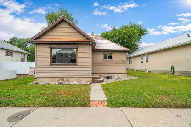 110 2 Avenue W, Bow Island