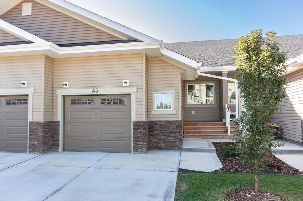 45 Golden Crescent , Red Deer