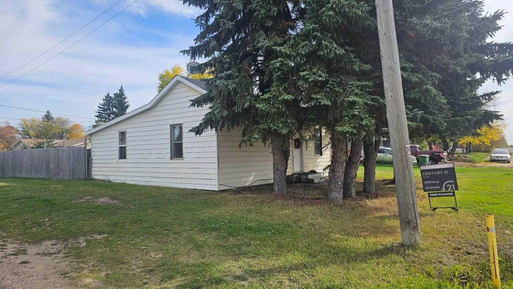 83 2 Street E, Lashburn