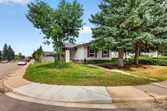 12 Brentwood Drive E, Strathmore