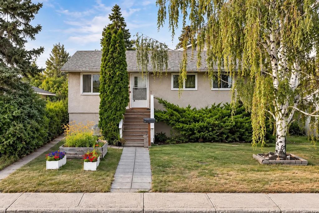 8344 47 Avenue Nw, Calgary